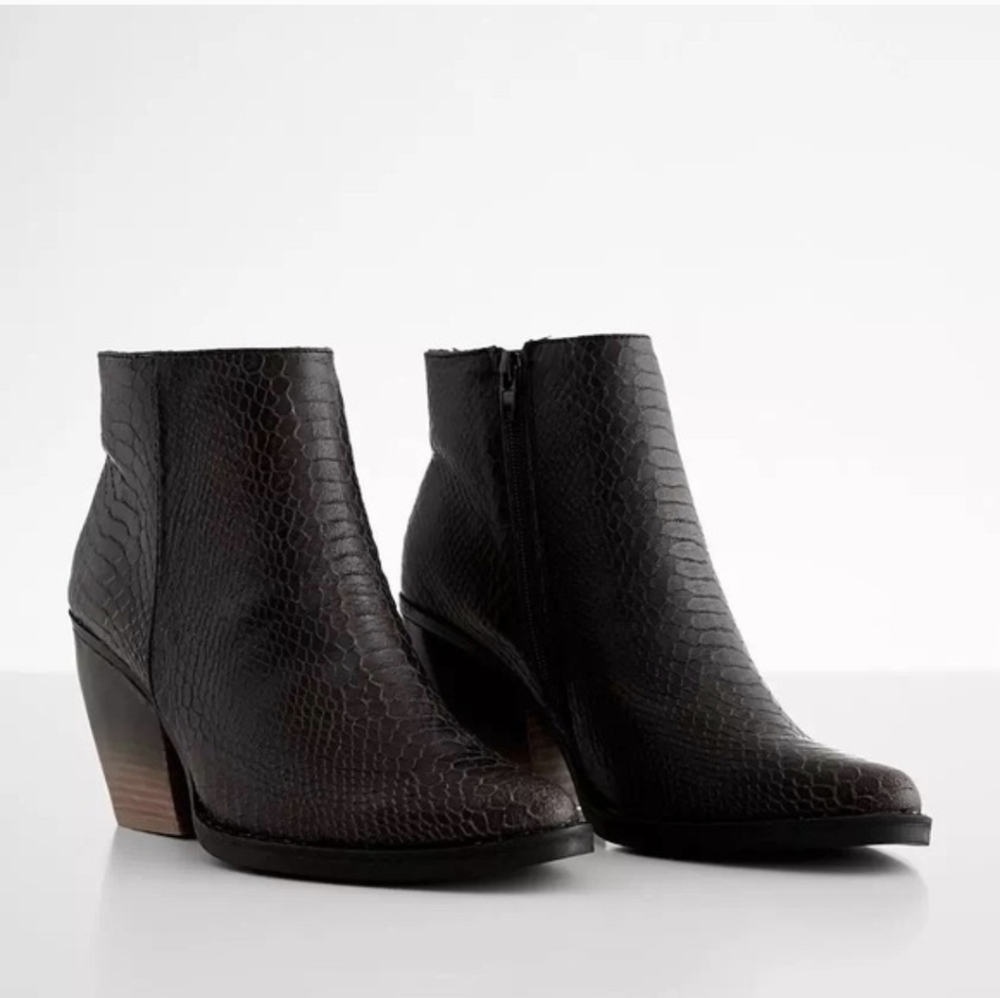 Very G | Two Tone Snake Print Snakeskin Faux Leather Heeled Ankle Booties 9.5